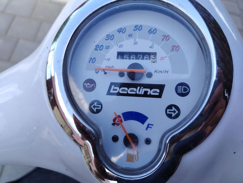 Moped scuter beeline