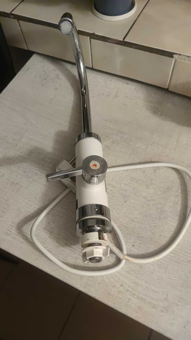 Robinet electric instant apă caldă