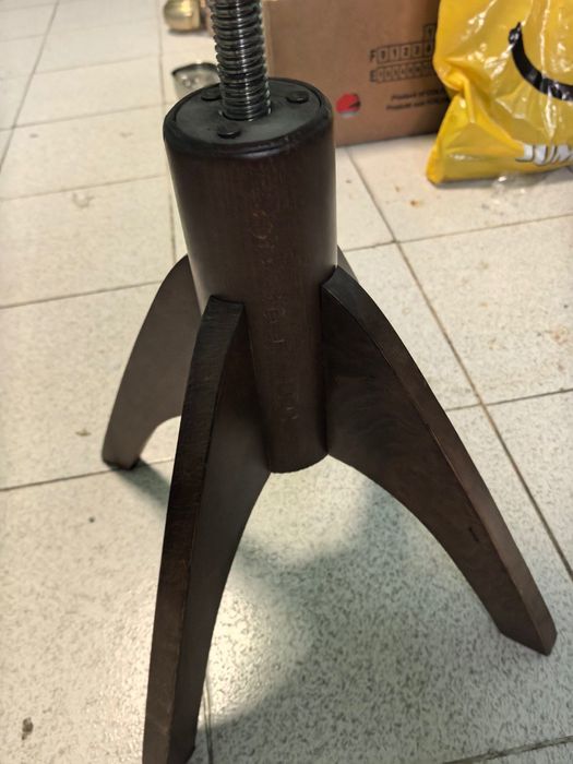 Винтидж стол за пиано