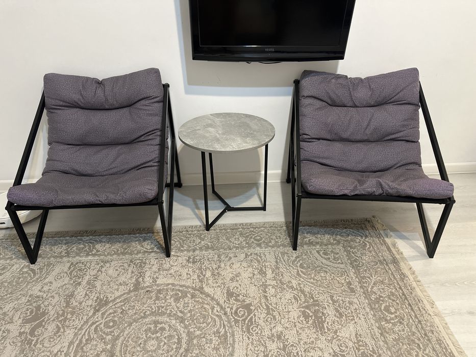 Продам кресла и столик