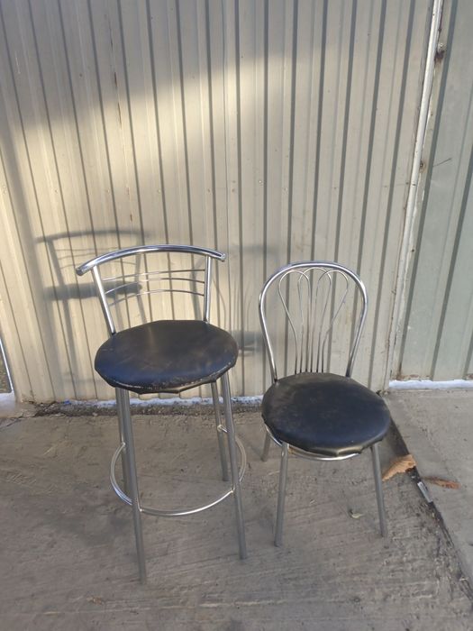 Продам два стула