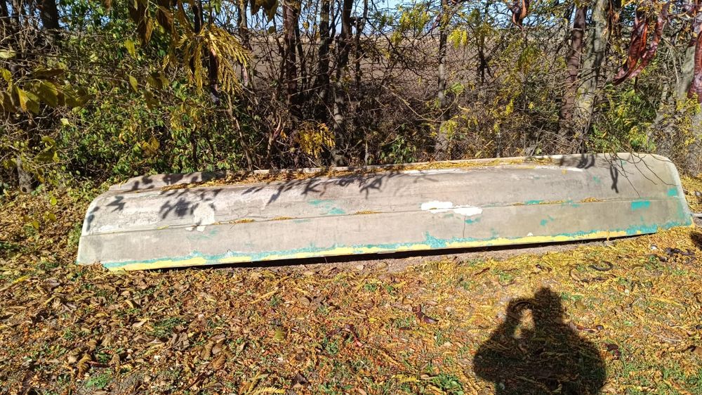 Vând barca din fibra de sticla