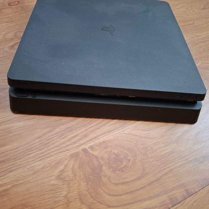 Play Station 4..
