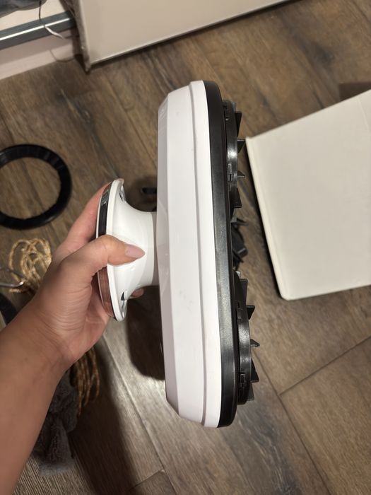 Продавам робот за почистване на прозорци