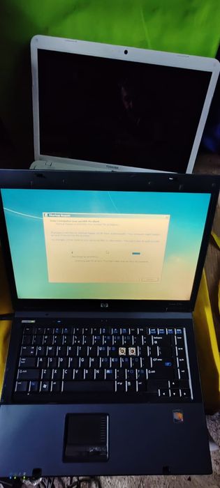 Vând Laptopuri cu incarcator