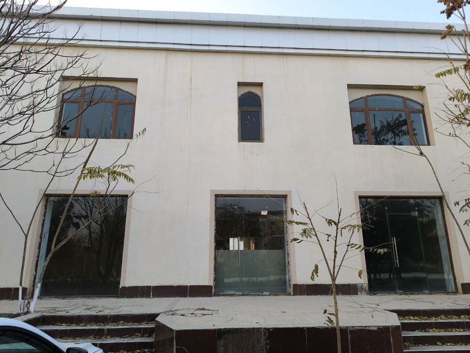 Продается 2 этажное здание в доль дороги. Аэропорт