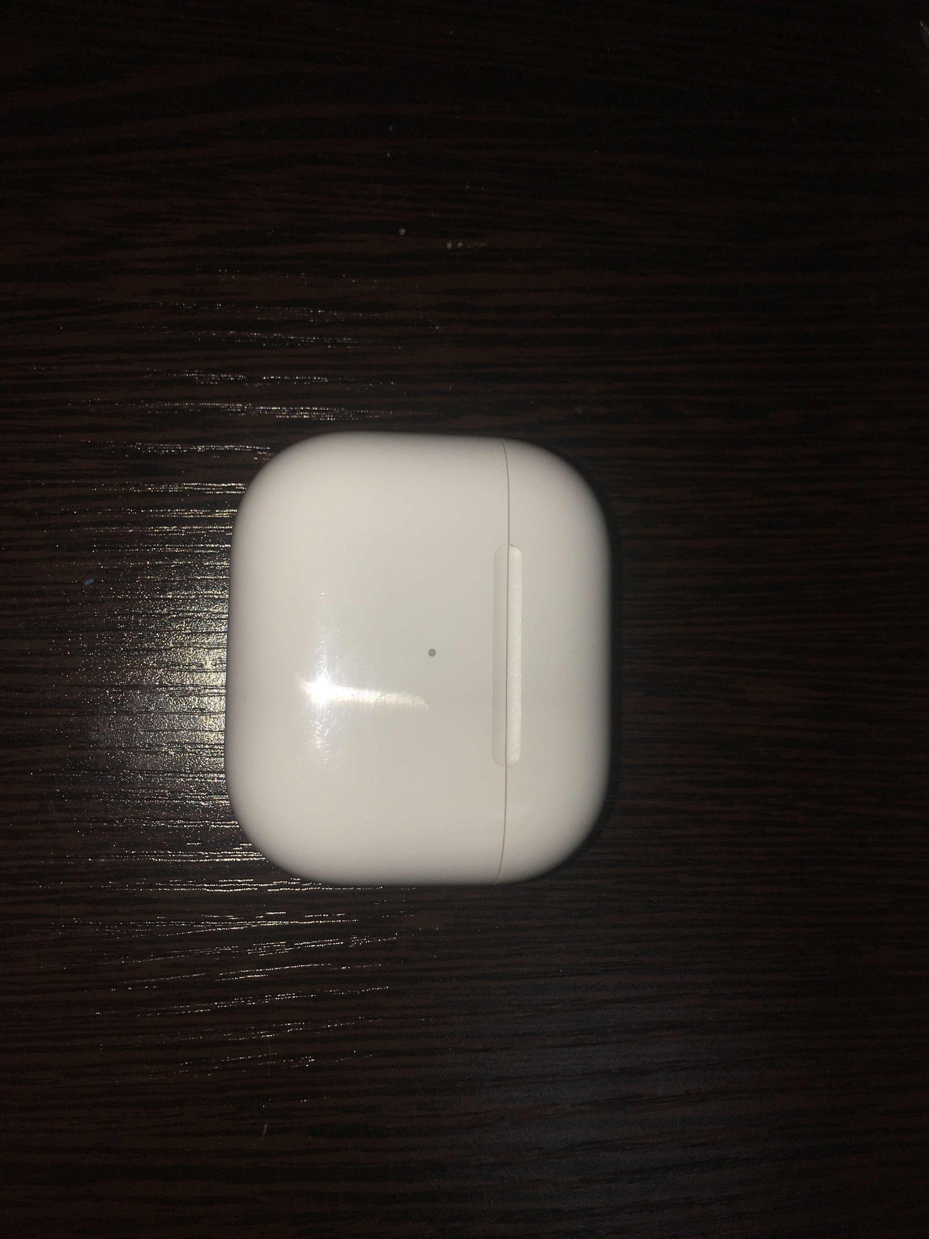 Футляр от Air Pods 3rd generation, б/у, но в отличном состоянии