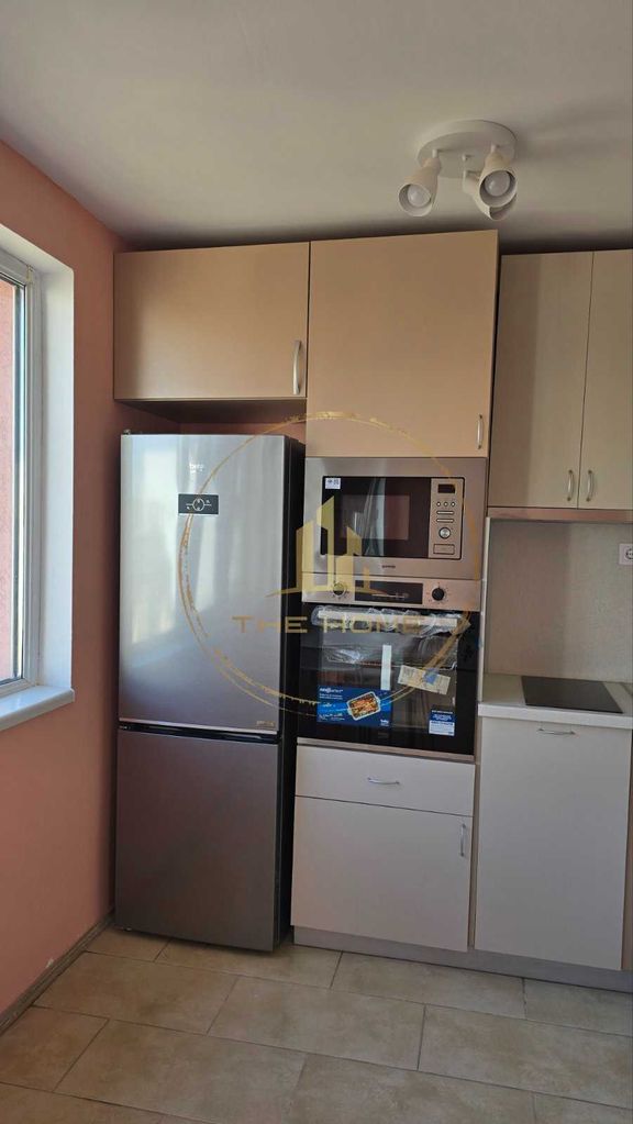 Дава се под наем Едностаен апартамент в Варна, Център - 42 кв.м за 375 € - Снимка #2