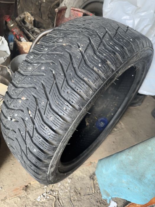 Продам шипованные шины в комплекте