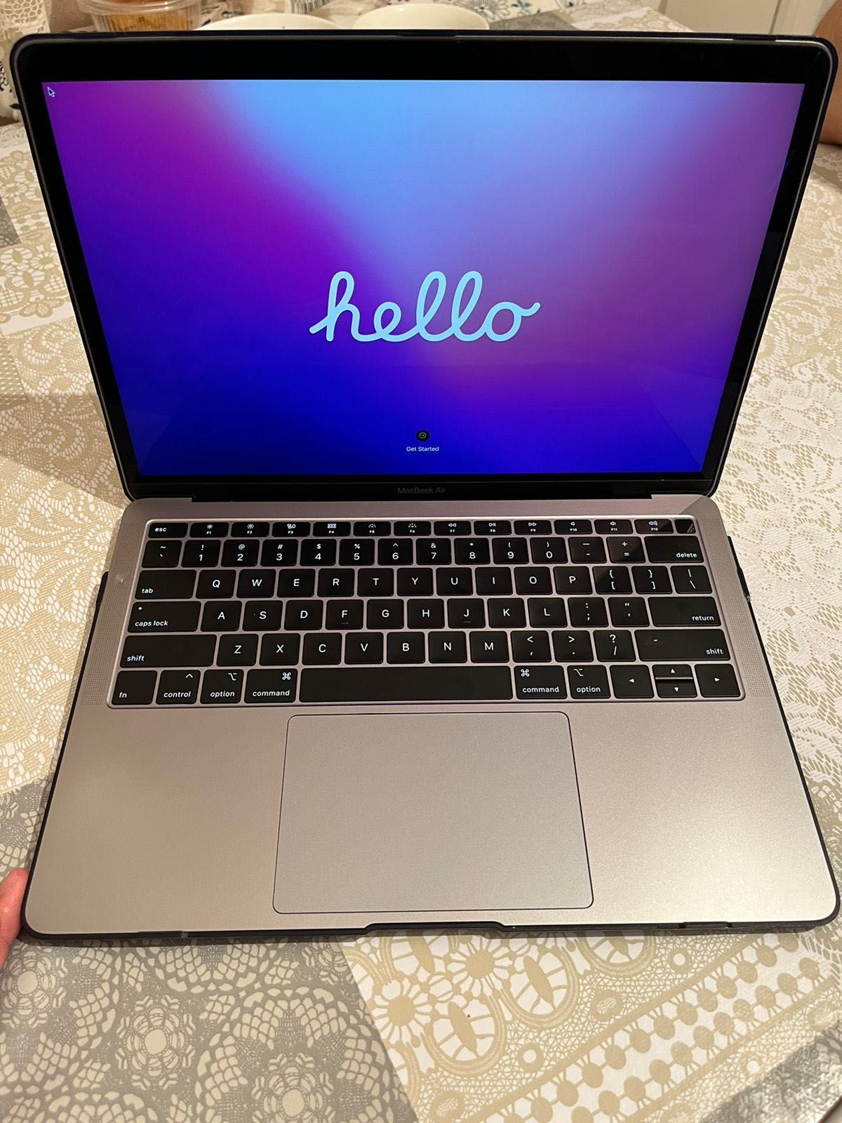 Продам MacBook Air 13 (2019г.)