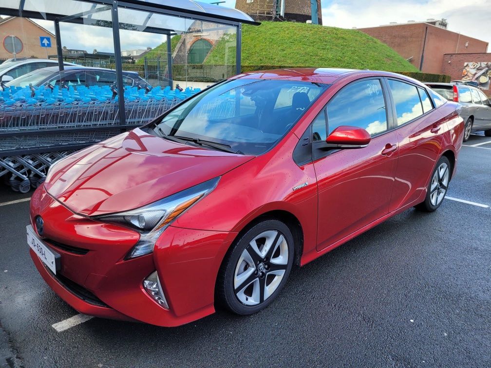 Toyota Prius 2016 2017 122 cp 1.8 hibrid + benzină, roşie, 182000 km