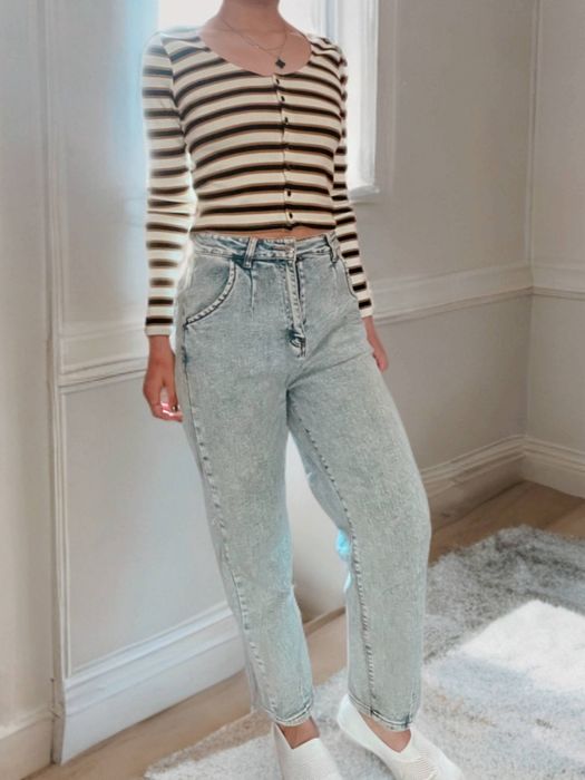 Голубые женские джинсы