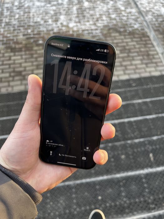 Продам Айфон 15 с коробкой