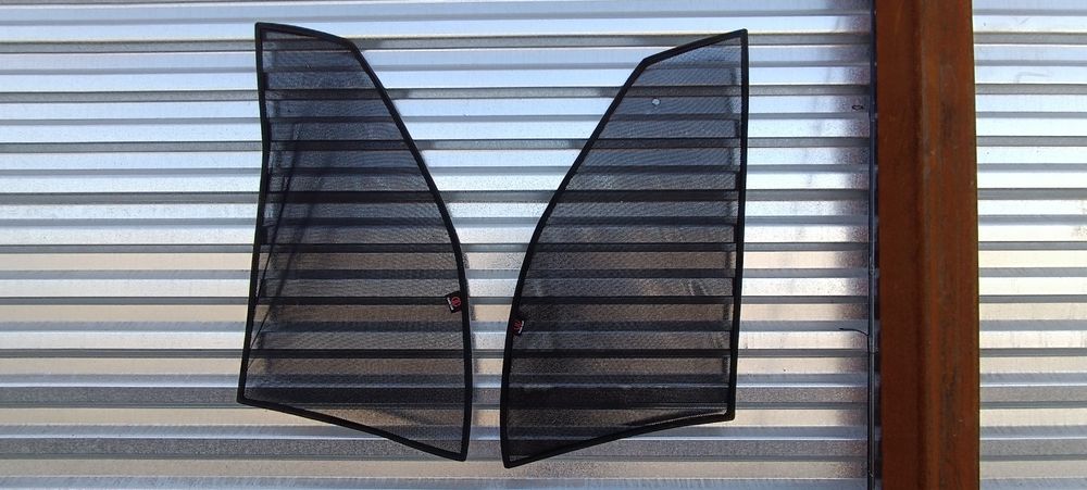 Солнцезащитные шторки на магните.