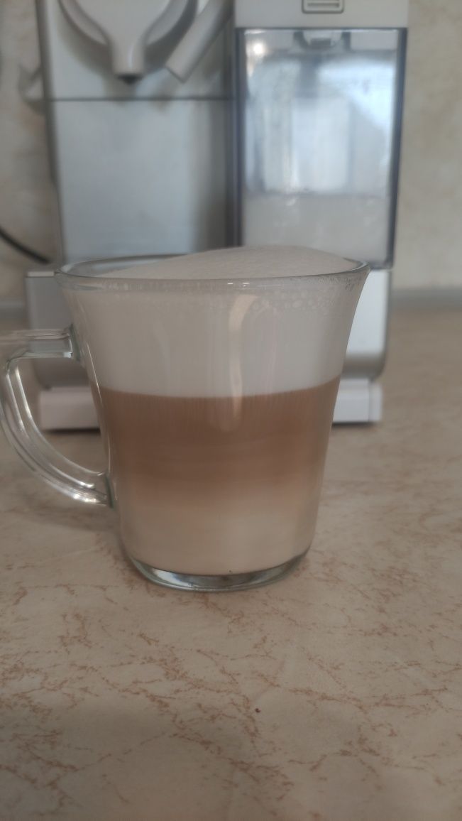 Кафемашина с капсули Nespresso Lattissima Touch EN560.S,