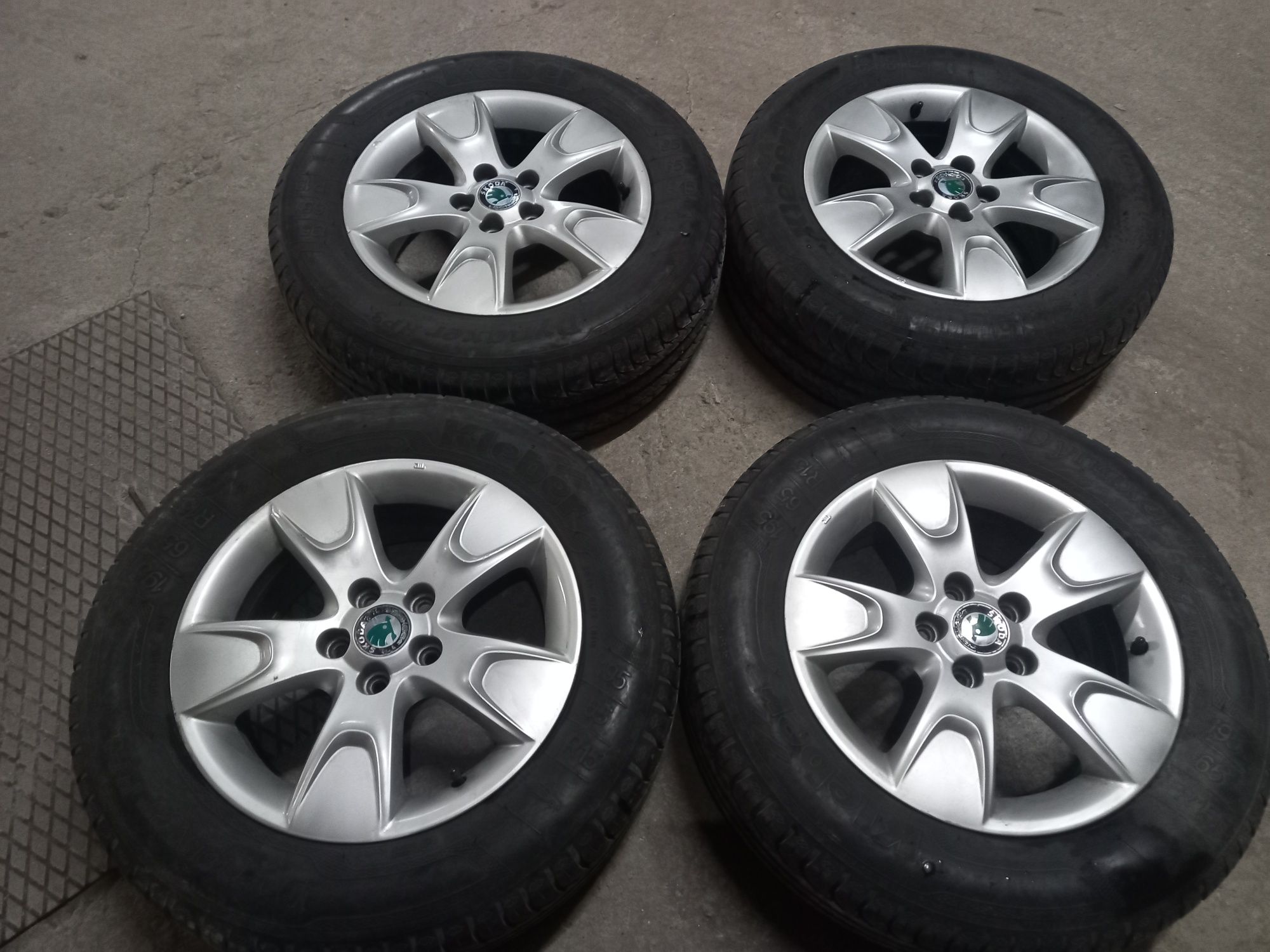 Лети Джанти с летни гуми Skoda Octavia (5х100) Шкода, Ауди, VW (vag)