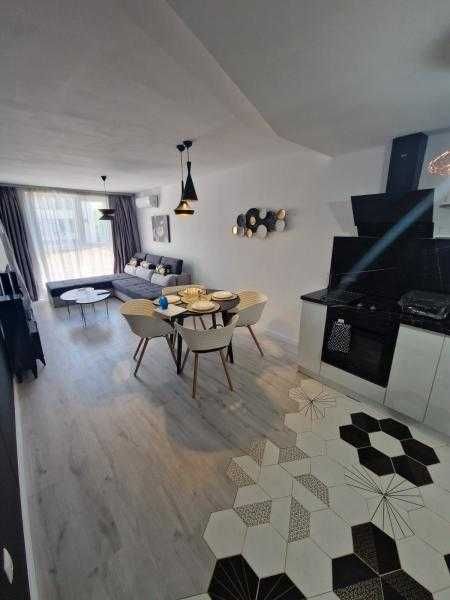 Дава се под наем Двустаен апартамент в Бургас, Център - 70 кв.м за 714 € - Снимка #2