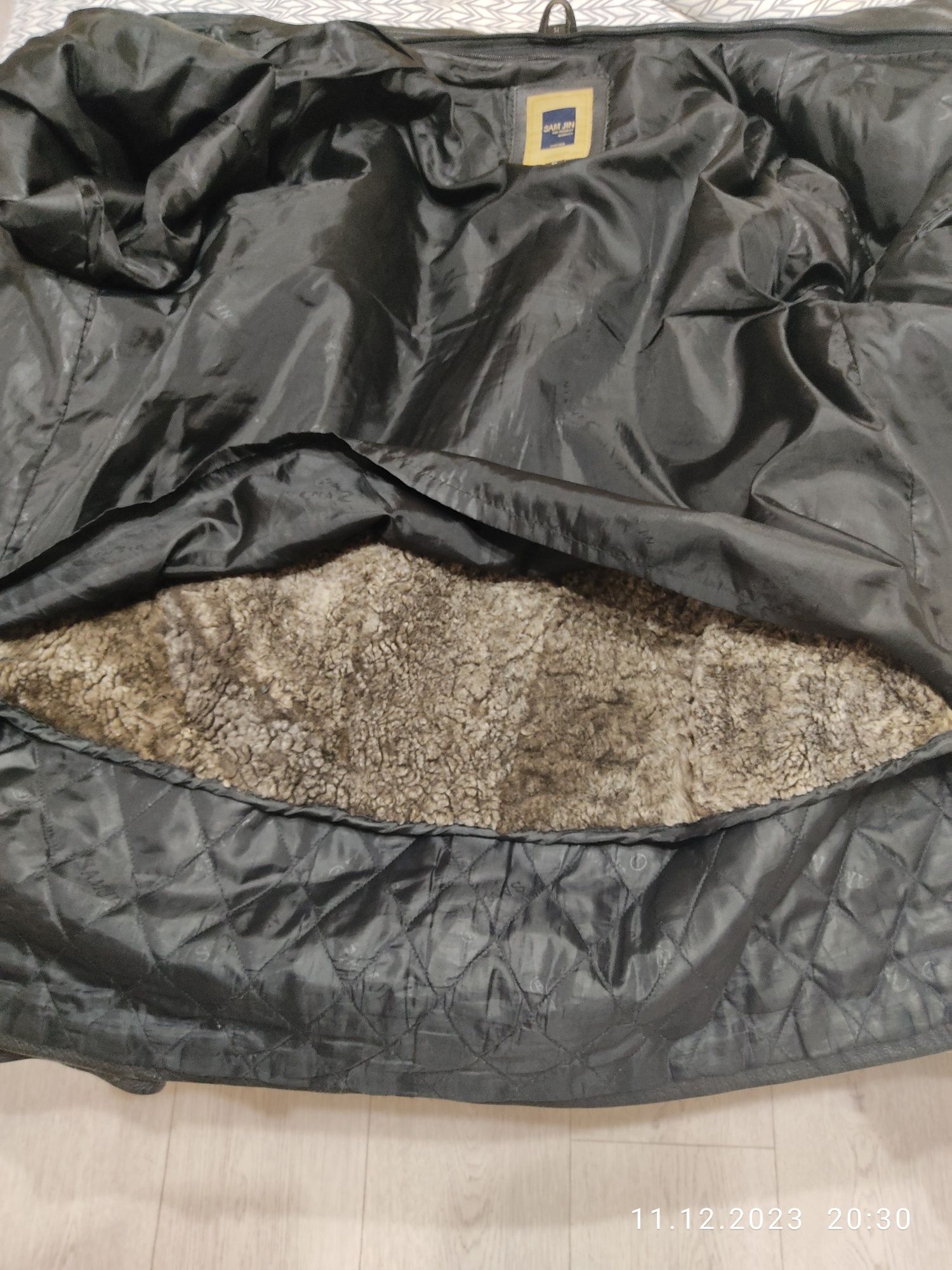 Продам кожаную куртку, размер 52-54 рост 180см