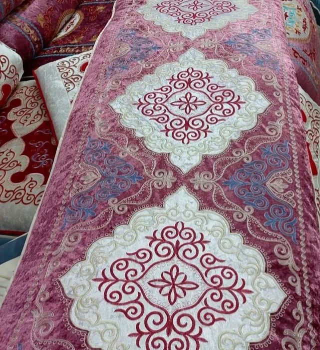 Продам корпешки лазерный велюр, машинной,тамбурной вышивкой