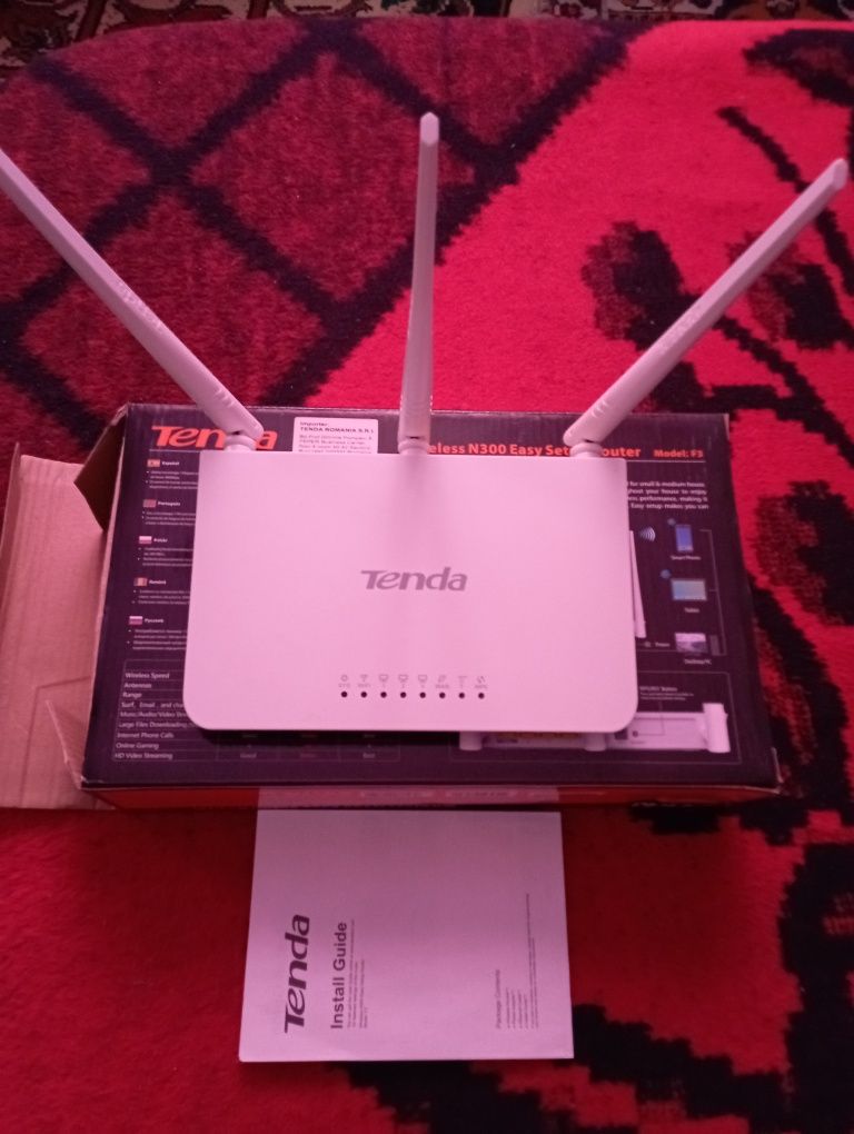 Vând router Tenda folosit doar o luna