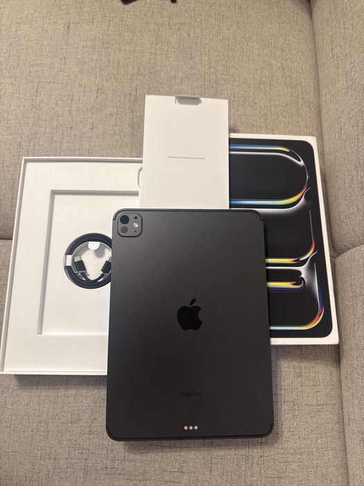 ipad pro 11” cu M4 256gb space black, wifi plis cellular