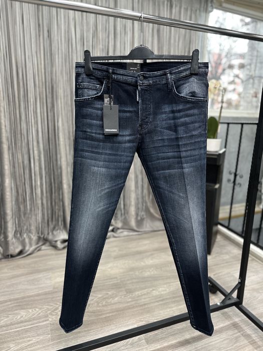 Blugi Dsquared2. Marimi: 50/52/54/56/58