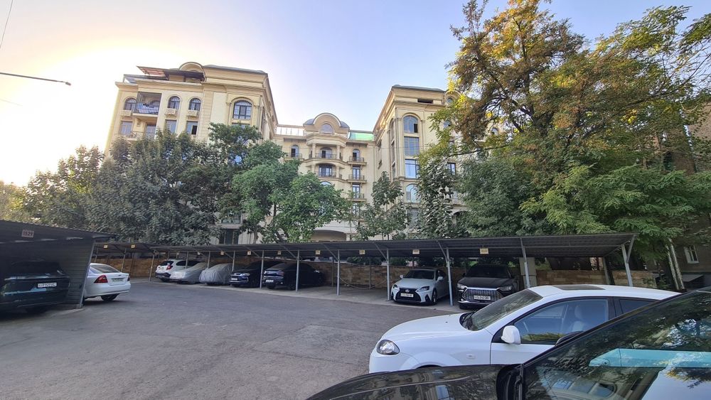 Продаётся большая квартира в новостройке, без ремонта, Новомосковская