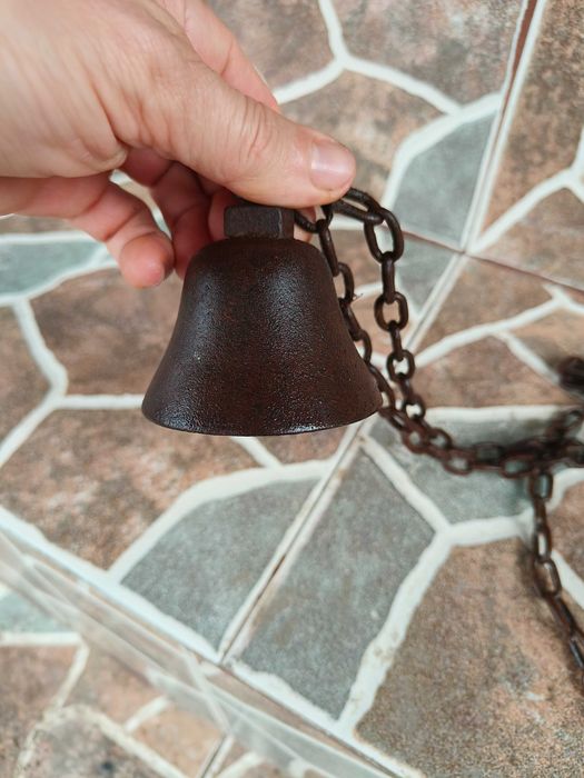 Două clopote pentru animale