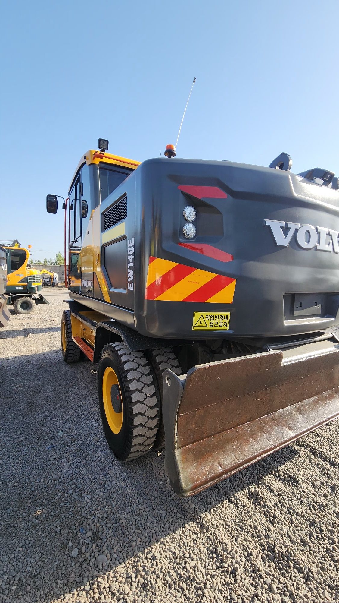 Ekskavator Volvo EW140E 2018 yil sotiladi