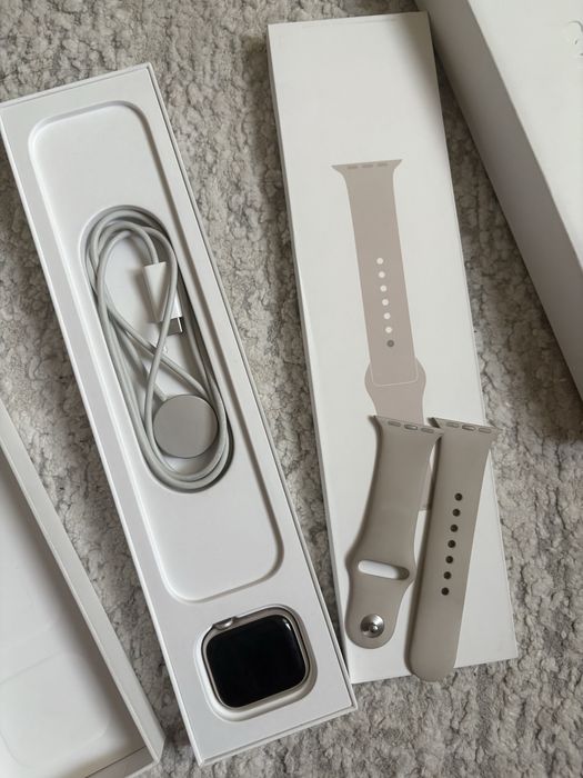 Apple Watch Series 8 41 мм Aluminum starlight-бежевый
