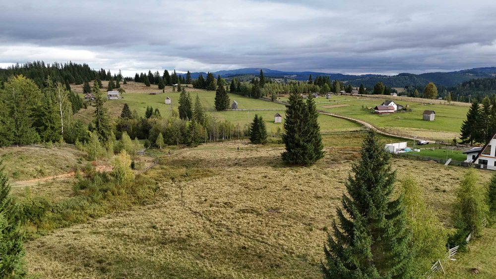 Teren intravilan de vanzare in Bucovina Fundu Moldovei zona Delut