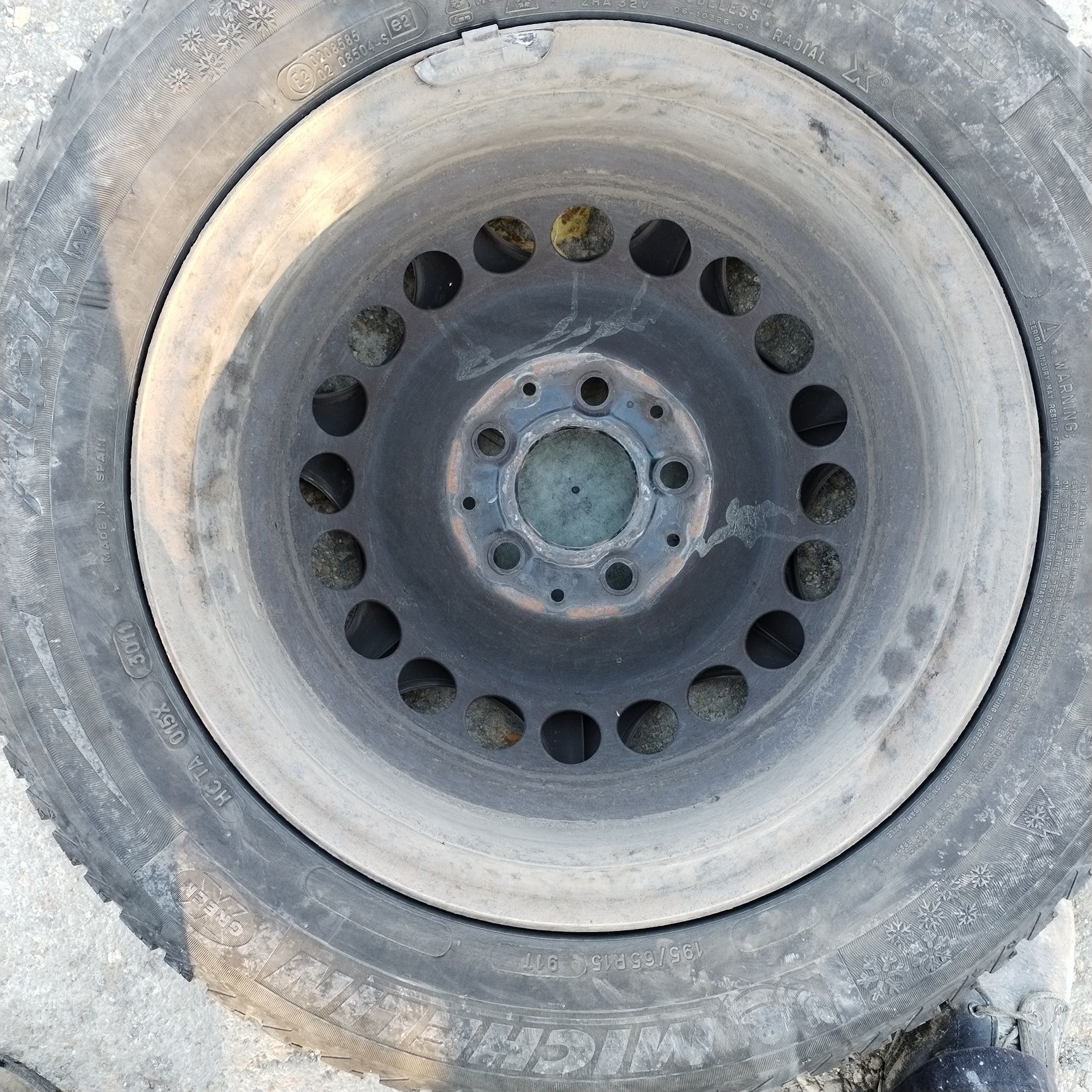 Гуми с джанти 195 / 65 R 15 за мерцедес Ц класа