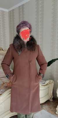 Новое пальто, утеплён.Турция
