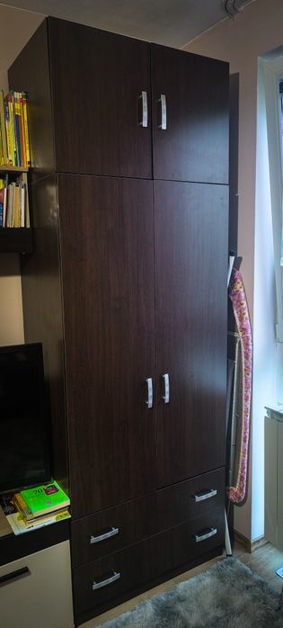 Двукрилен гардероб с надстройка