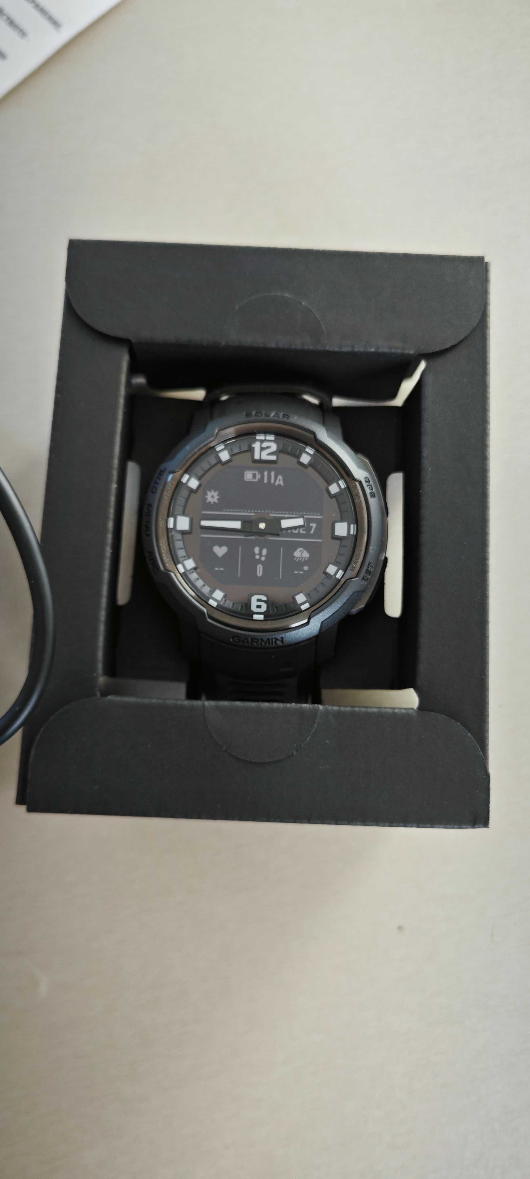 Продавам Garmin Instinct crossover solar