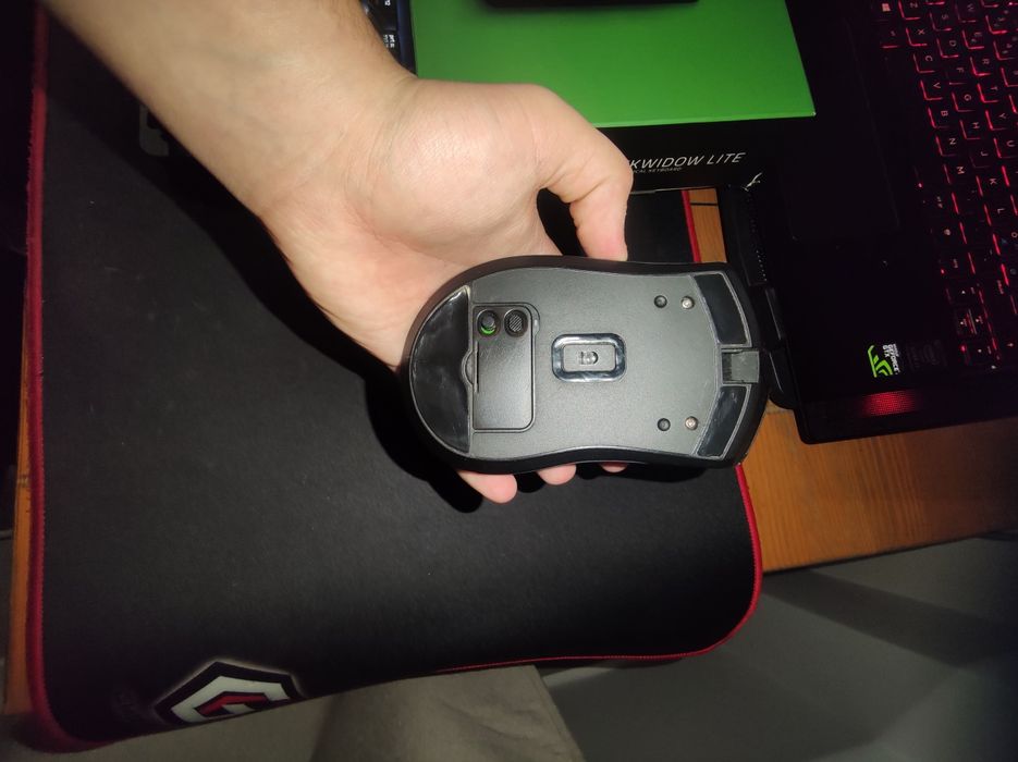 Vând tastatura și mouse razer