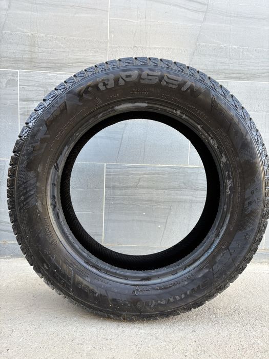 Шины зимние в отличном состояний