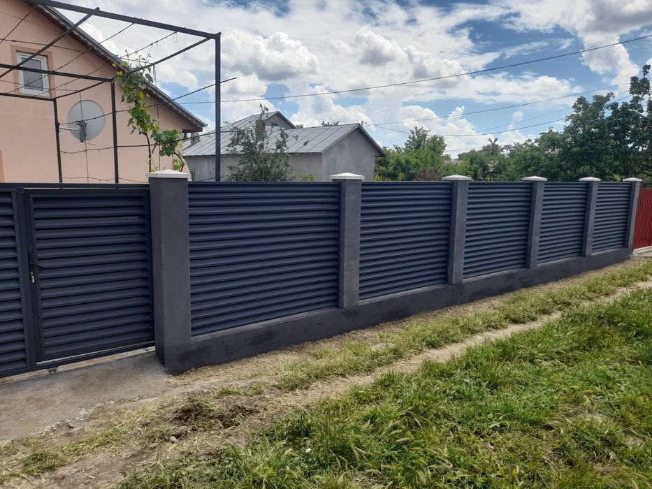Construim garduri și porți din panouri stil jaluzea, șipca, tablă