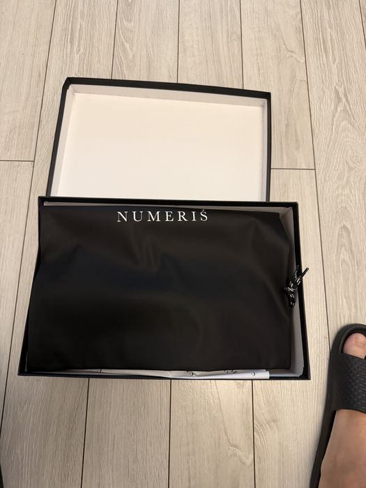 Numeris-Atelier-Acrylic Black