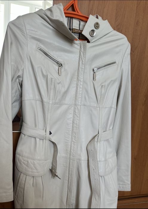 Продам кожанную белую куртку