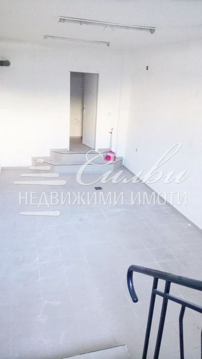 Дава се под наем Магазин в Шумен, Център - 80 кв.м за 331.5 € - Снимка #1