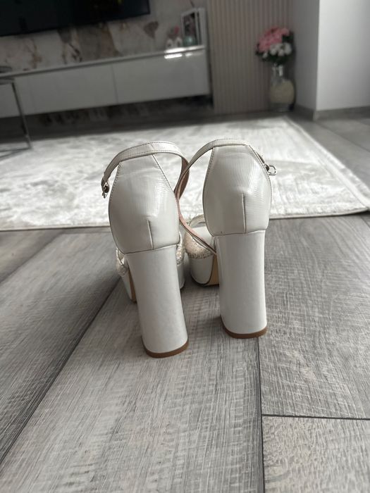 Сандали на висок тпк