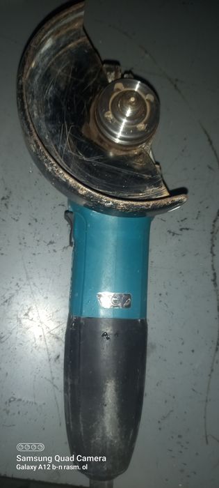 Makita GA5030 — это угловая шлифмашина мощностью 720 Вт с максимальной