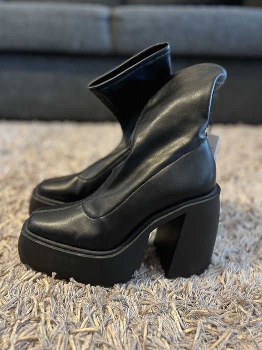 Дамски ботуши Бершка - нови с етикет