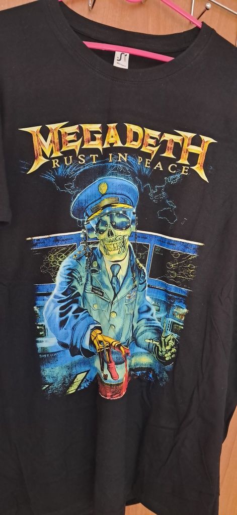 Две метъл тениски