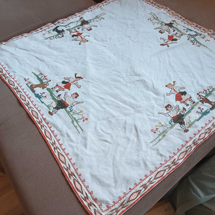 Стар български ковьор с народни мотиви - 60/60см