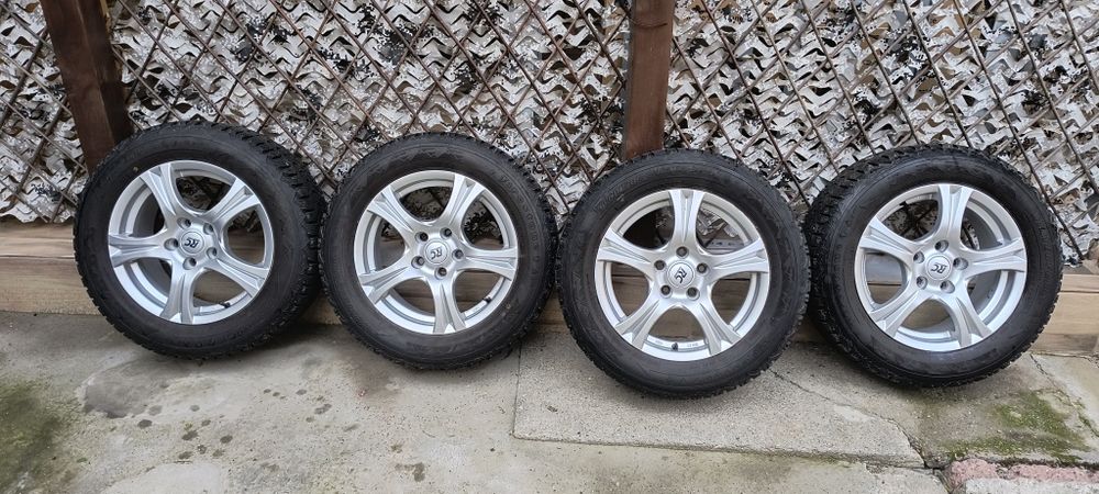 Jante aliaj 5x114,3 cu anvelope iarna 215/60/16 Qashqai Juke Duster