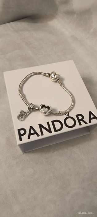 Гривна Pandora с два талисмана