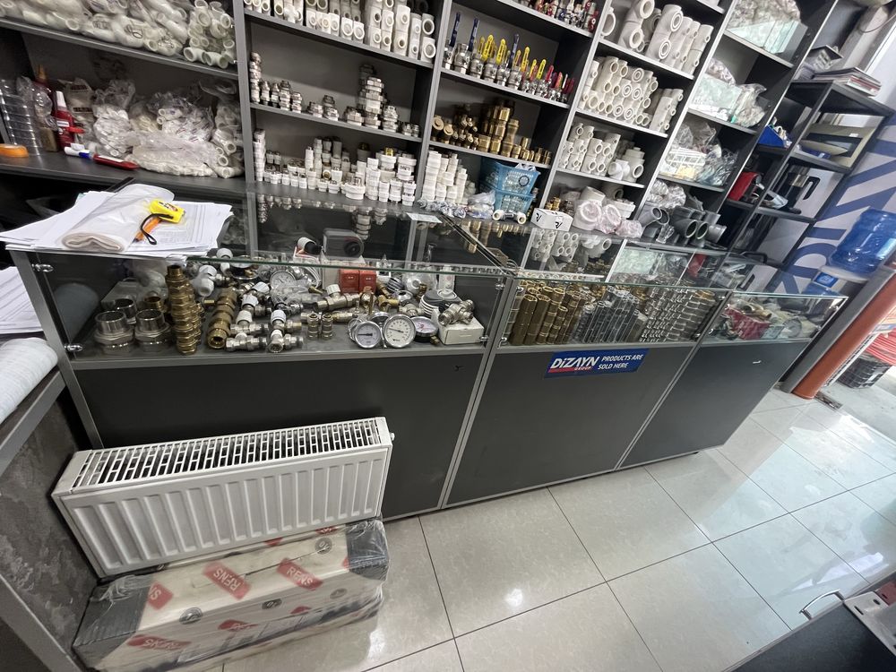 Витринная мебель для магазинов