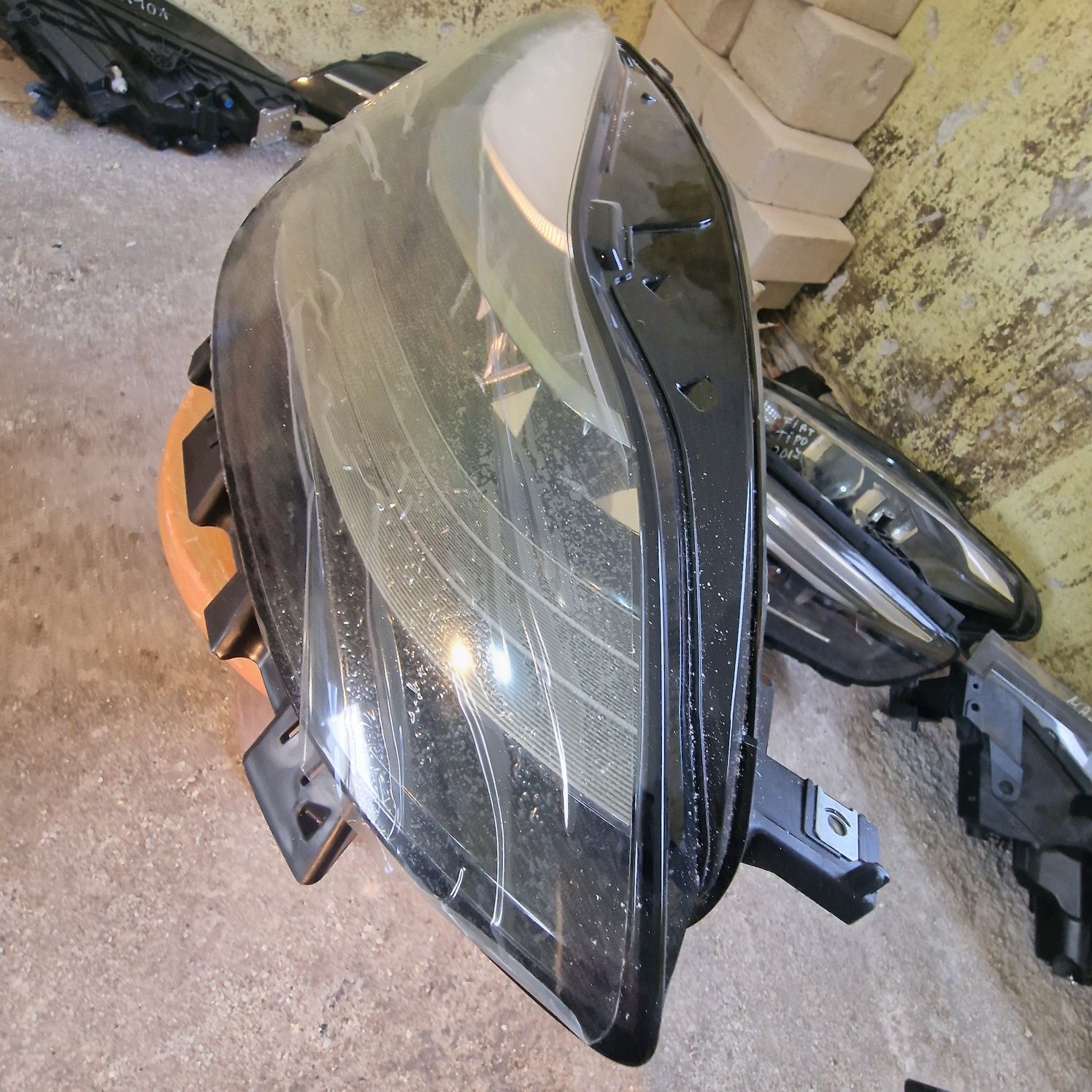 Tesla MODEL 3 MODEL Y 2023 ляв и десен фар 4бр